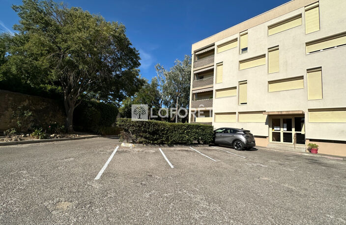 SALON-DE-PROVENCE  T4 75 m² - 3 CHAMBRES - BALCON - CAVE - PARKING - RÉSIDENCE SÉCURISÉE - DPE C — photo 5