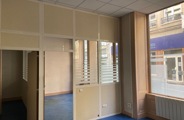Bureaux /local / commerce St Etienne 170 m2 + 2 pl parking — photo 3