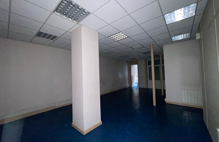 Bureaux /local / commerce St Etienne 170 m2 + 2 pl parking — photo 5