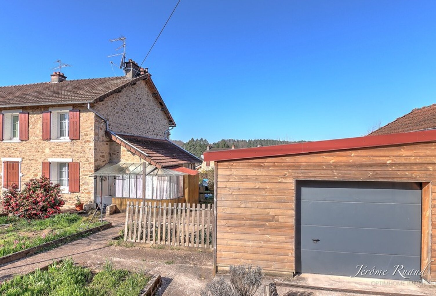 🏡 Maison en pierre avec jardin et garage — photo 1