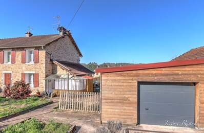   Maison en pierre avec jardin et garage — photo du bien