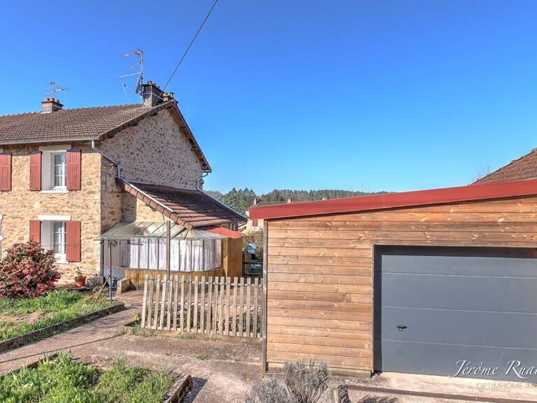   Maison en pierre avec jardin et garage — photo 1