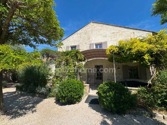 Propriété en pierres composée de 2 habitations à SAINT REMY DE PROVENCE — photo du bien