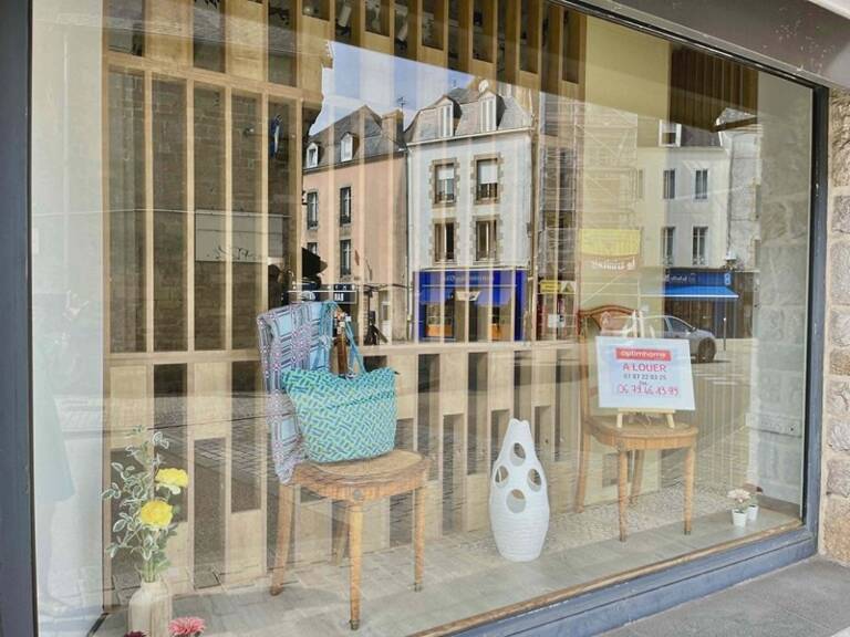 À LOUER – LOCAL COMMERCIAL 40 m² EN GALERIE DYNAMIQUE - AURAY (56) — photo 1