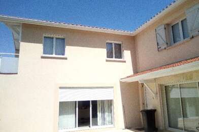 Maison 6 pièces 1900 €