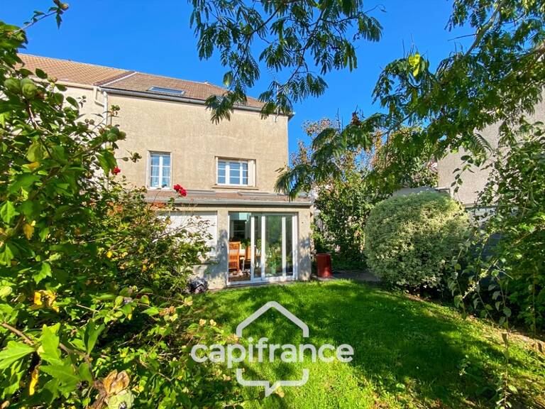 Maison Briarde de 256 m2 avec cachet et travaux – 7 chambres - Jardin — photo 1