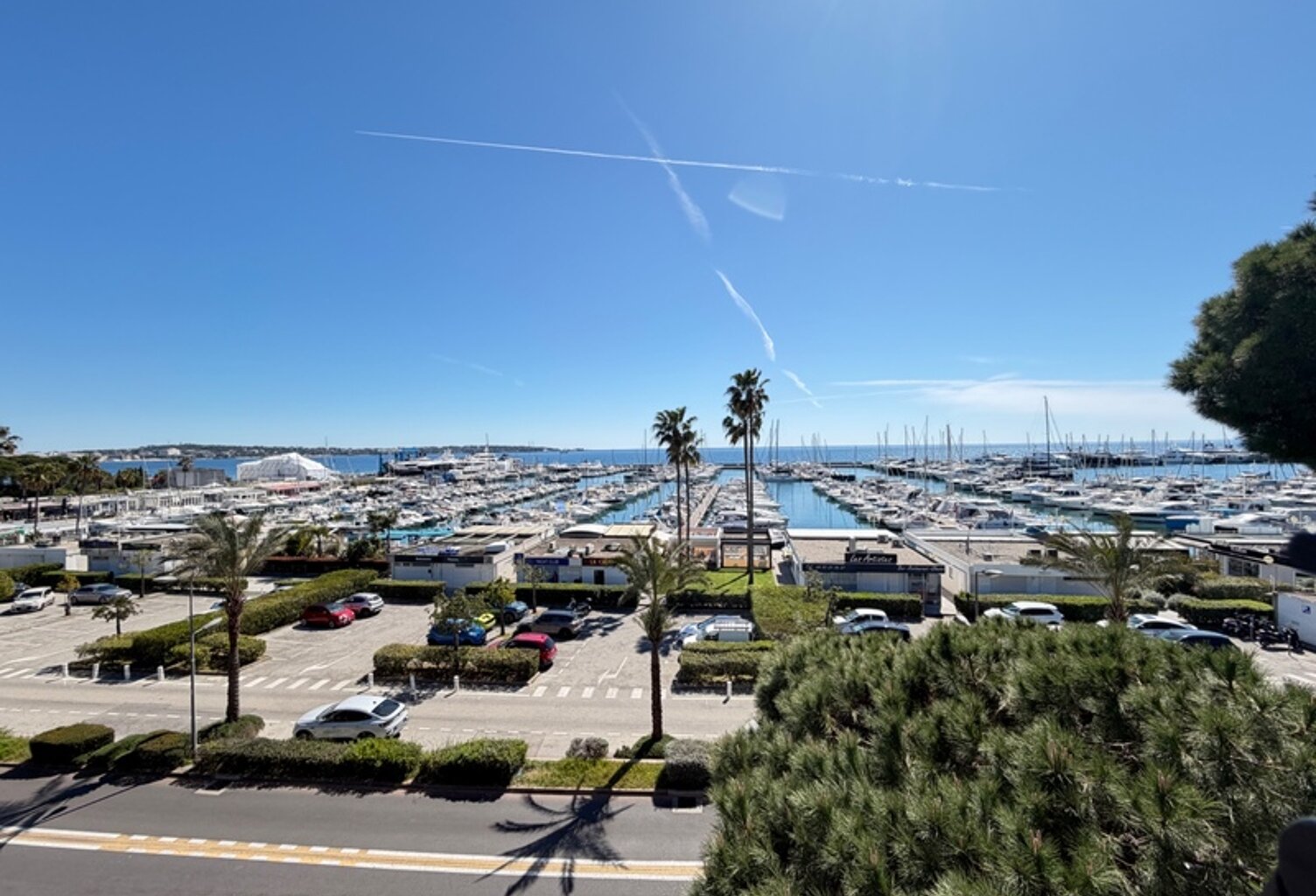 🌊Appartement T1 Golfe-Juan vue mer spectaculaire, grande terrasse, garage fermé — photo 1