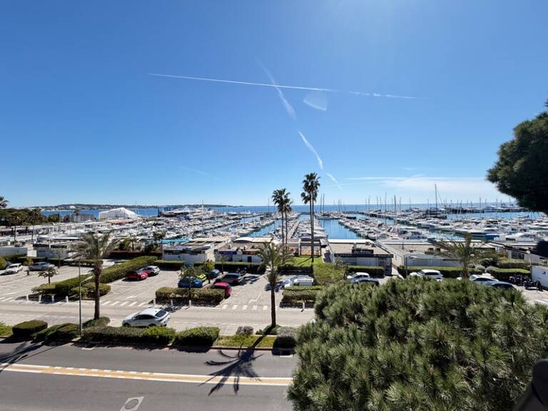  Appartement T1 Golfe-Juan vue mer spectaculaire, grande terrasse, garage fermé — photo 1