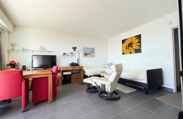 🌊Appartement T1 Golfe-Juan vue mer spectaculaire, grande terrasse, garage fermé — photo 5
