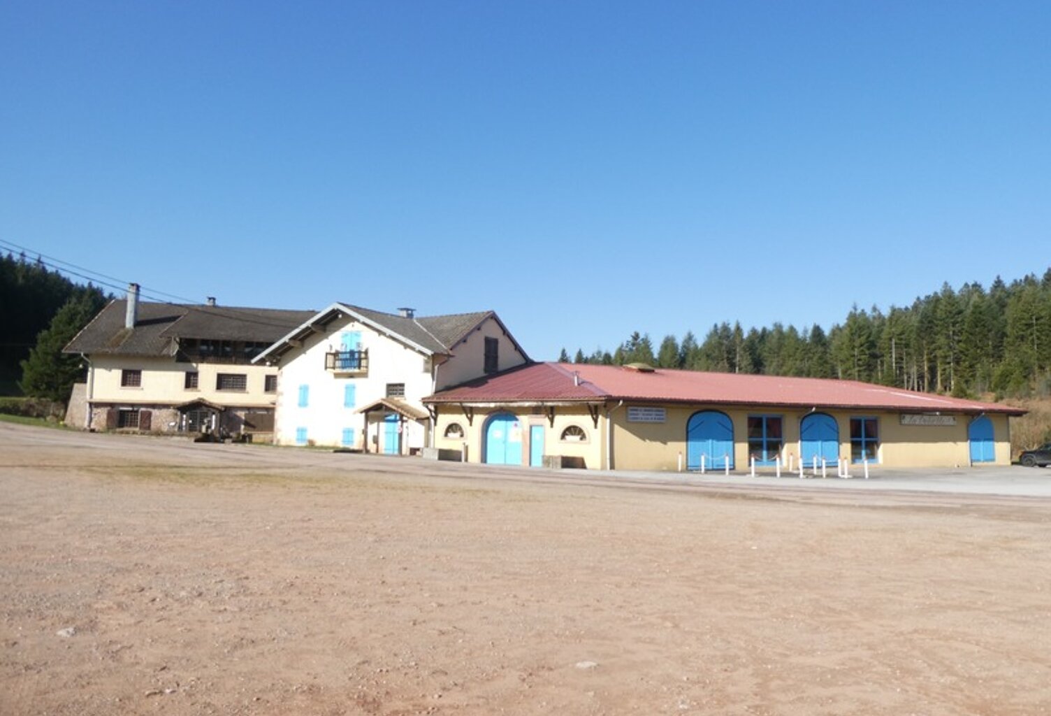 GIRMONT VAL D'AJOL (88) établissement à vendre de 3000m² au sol , mêlant dance et restauration.Terrain 25000m² — photo 1