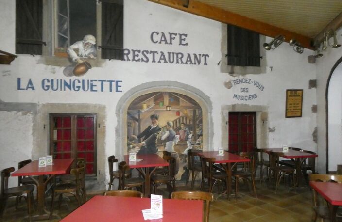 GIRMONT VAL D'AJOL (88) établissement à vendre de 3000m² au sol , mêlant dance et restauration.Terrain 25000m² — photo 2