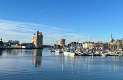 A VENDRE RESTAURANT LA ROCHELLE (17) MARCHE, Belles prestations, affaire clés en mains, FORT VOLUME D'AFFAIRE — photo du bien
