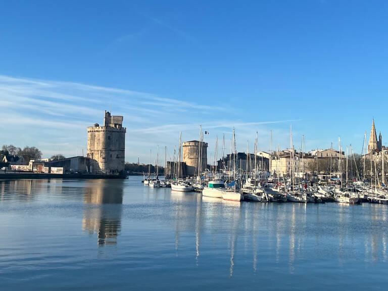 A VENDRE RESTAURANT LA ROCHELLE (17) MARCHE, Belles prestations, affaire clés en mains, FORT VOLUME D'AFFAIRE — photo 1