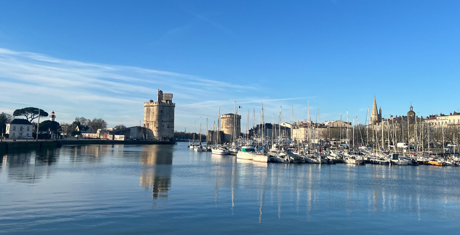 A VENDRE RESTAURANT LA ROCHELLE (17) MARCHE, Belles prestations, affaire clés en mains, FORT VOLUME D'AFFAIRE — photo 1