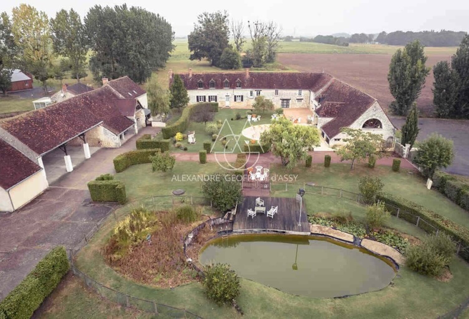 Ferme du 17eme sur 4,2ha à Sainte Maure de Touraine: Mariage/Evènementiel: Opportunité d'investissement unique! — photo 1