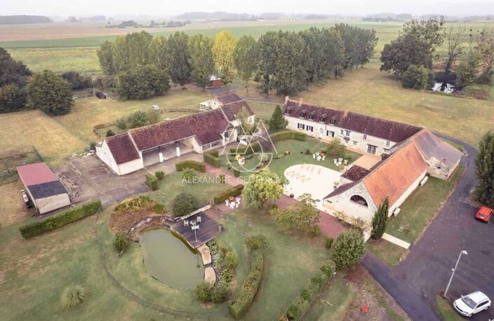 Ferme du 17eme sur 4,2ha à Sainte Maure de Touraine: Mariage/Evènementiel: Opportunité d'investissement unique! — photo 4