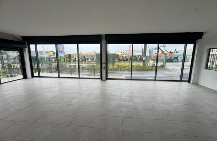 Magnifique surface commerciale de 340 m2 à louer Sortie de Cayenne — photo 2