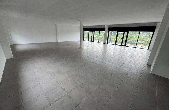 Magnifique surface commerciale de 340 m2 à louer Sortie de Cayenne — photo 3
