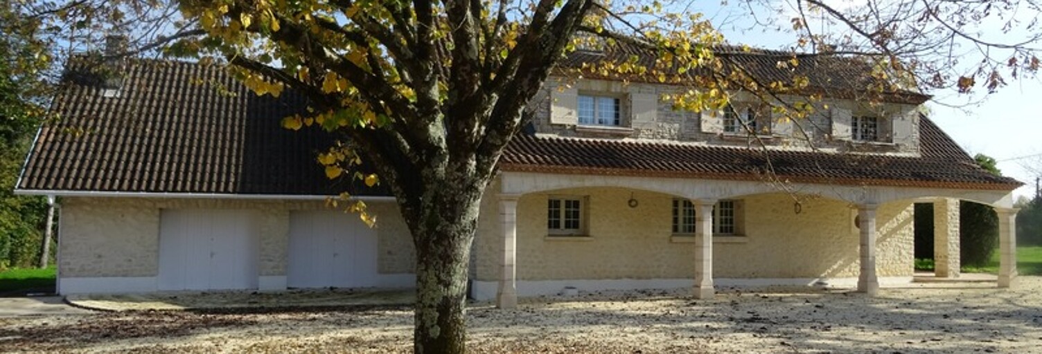 Maison 8 Pièces 229 m² à vendre à Roullet-Saint-Estèphe (16440)