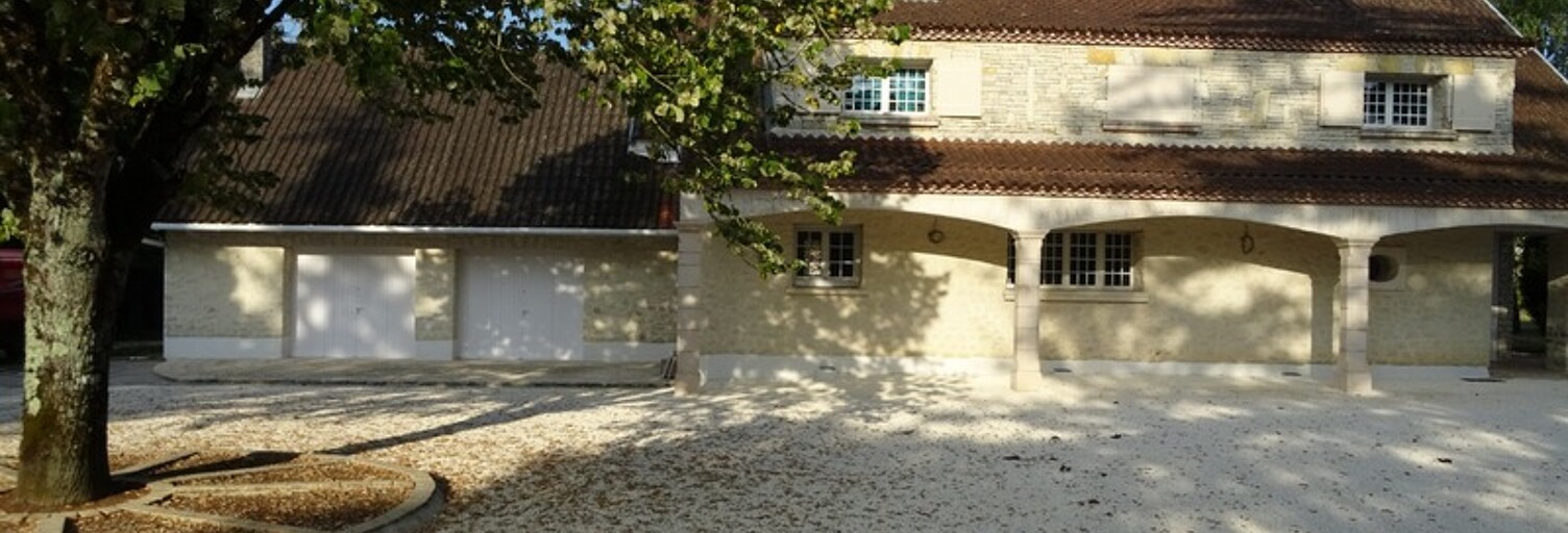 Maison 8 Pièces 229 m² à vendre à Roullet-Saint-Estèphe (16440)