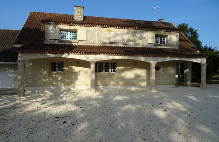 Maison à vendre 8 pièces ROULLET SAINT ESTEPHE (16) — photo 2