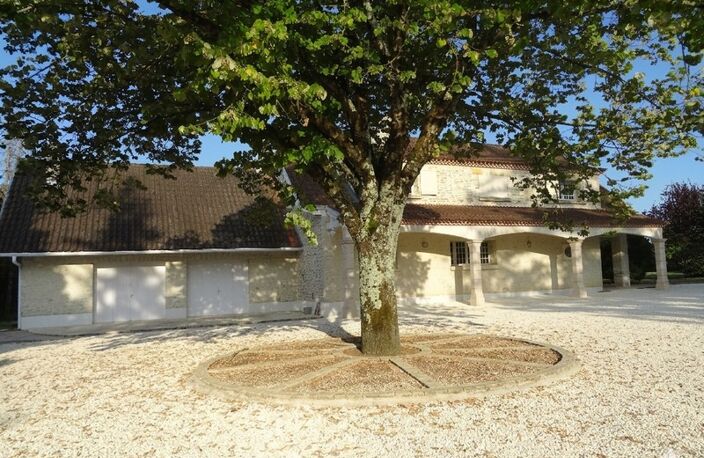 Maison à vendre 8 pièces ROULLET SAINT ESTEPHE (16) — photo 3