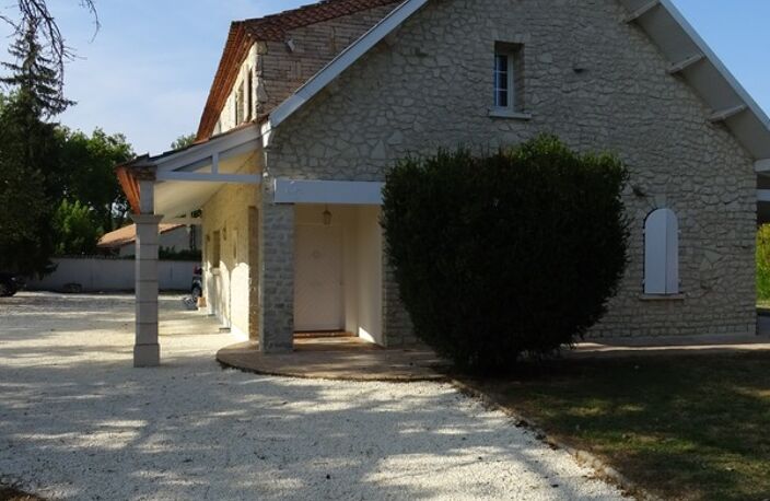 Maison à vendre 8 pièces ROULLET SAINT ESTEPHE (16) — photo 4