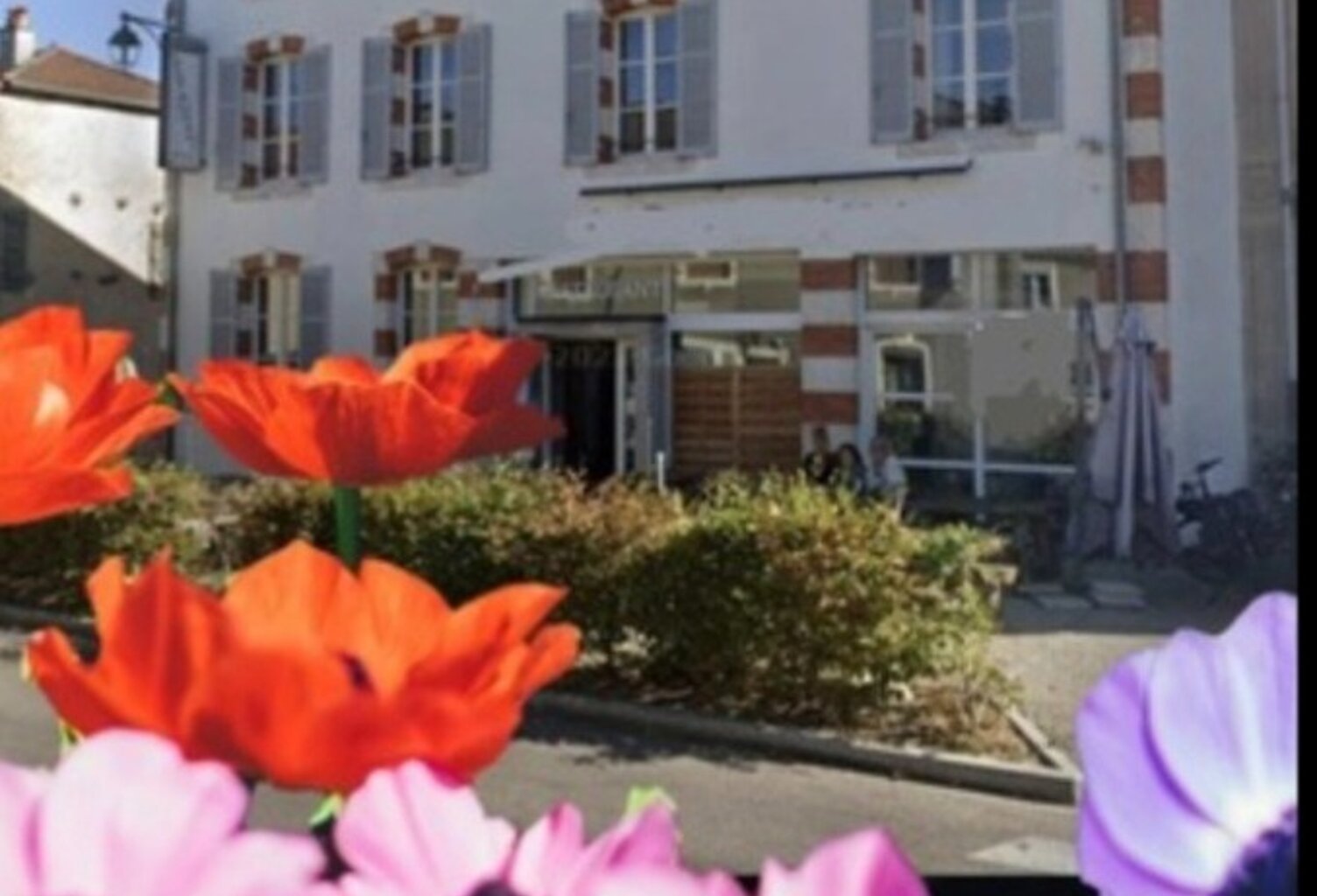 IMMEUBLE à vendre secteur NEUFCHATEAU (88) avec 1 LOCAL (bar-restaurant) + 1 APPARTEMENT T4 — photo 1