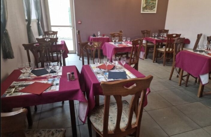 IMMEUBLE à vendre secteur NEUFCHATEAU (88) avec 1 LOCAL (bar-restaurant) + 1 APPARTEMENT T4 — photo 3