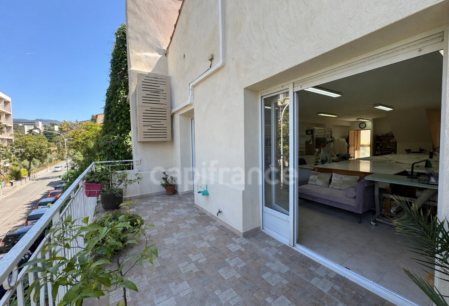 MURS GRAND LOCAL COMMERCIAL – professions libérales possibles – 164 m² – TERRASSE / 2 PARKINGS — photo 1