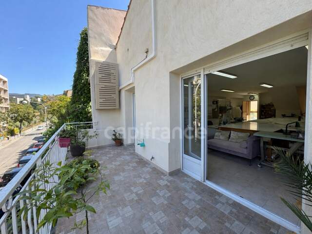 MURS GRAND LOCAL COMMERCIAL – professions libérales possibles – 164 m² – TERRASSE / 2 PARKINGS — photo du bien