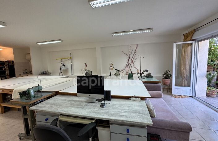 MURS GRAND LOCAL COMMERCIAL – professions libérales possibles – 164 m² – TERRASSE / 2 PARKINGS — photo 3