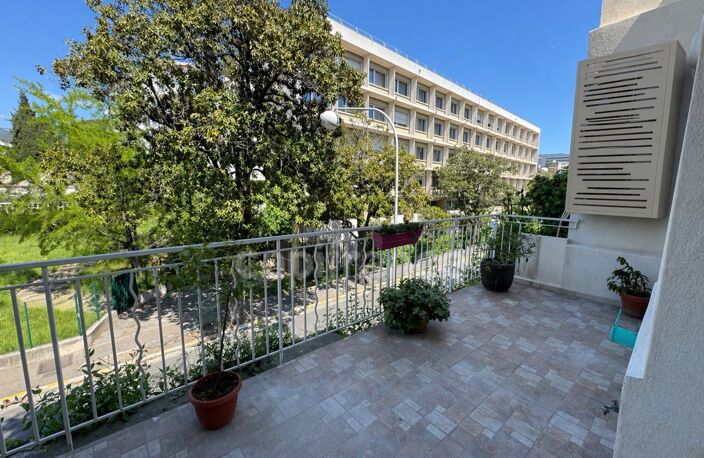 MURS GRAND LOCAL COMMERCIAL – professions libérales possibles – 164 m² – TERRASSE / 2 PARKINGS — photo 4