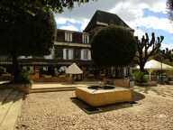 Magnifique fonds de commerce d'hôtel/restaurant dans un village classé du Périgord noir — photo 3