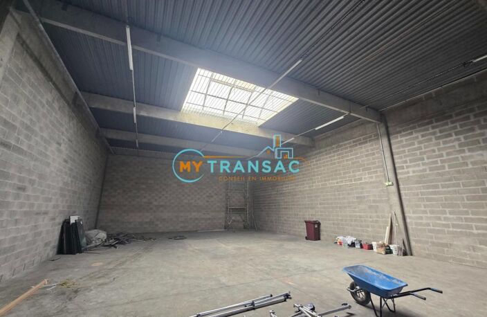 A LOUER - SAINT THIBAULT DES VIGNES - MY TRANSAC vous propose à la location un lot d'activité/entrepôt de 392m² avec bureaux d'accompagnement — photo 3