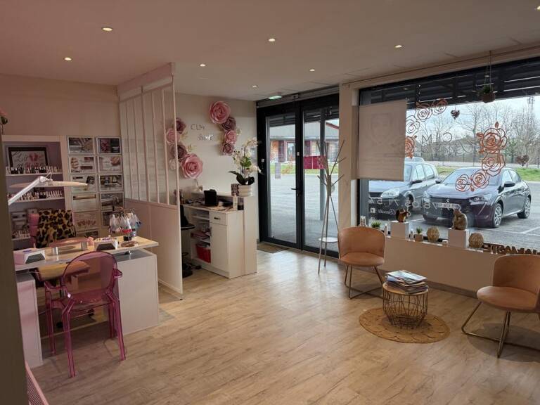 A LOUER - LOCAL PROFESSIONNEL DE 69 M² - LALBENQUE (46230) — photo 1
