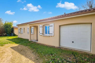 Maison 6 pièces 900 €