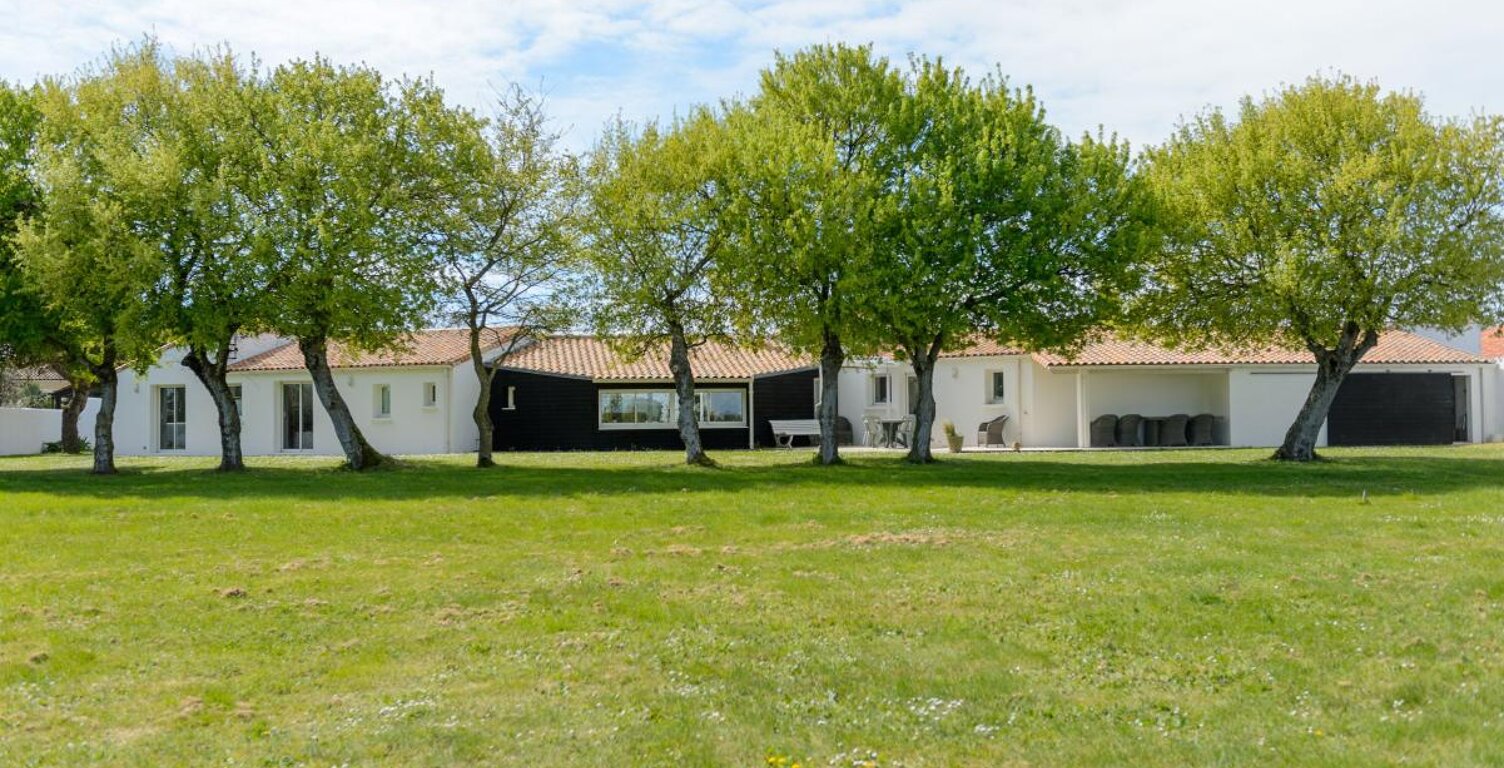 Nieul-sur-Mer Propriété d'exception 220 m² de plain pied — photo 1