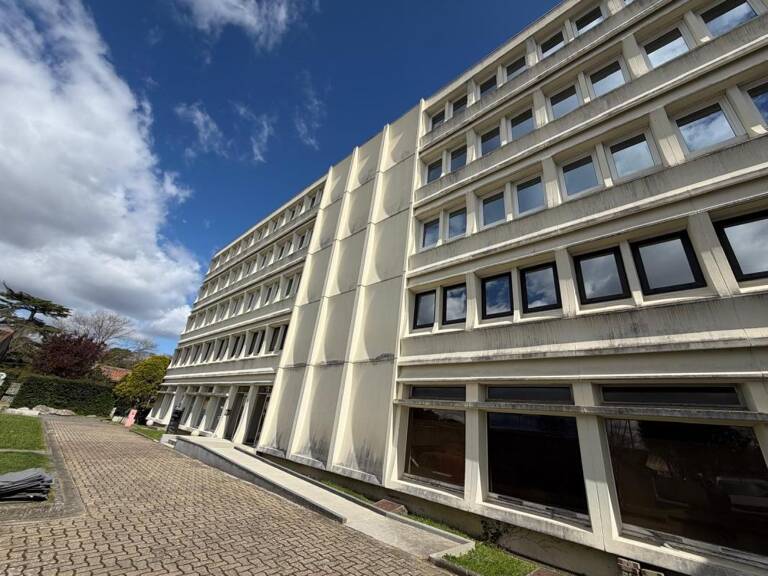 Bureau À Vendre — photo 1