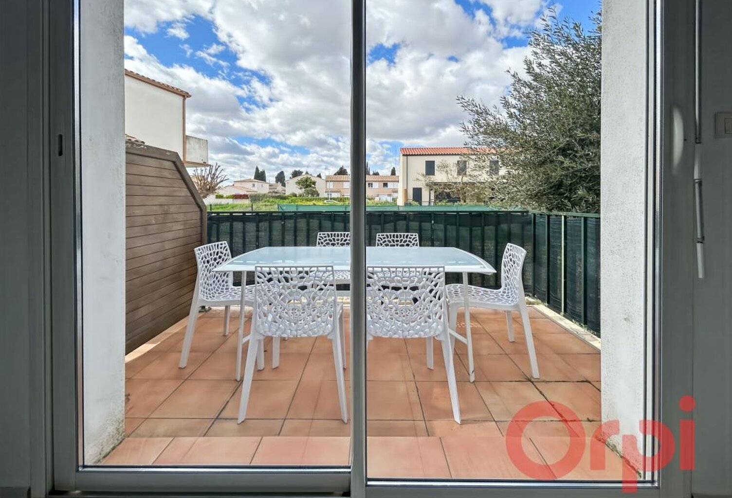 À Vendre : T3 dans une résidence avec piscine — photo 1