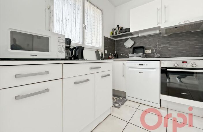 À Vendre : T3 dans une résidence avec piscine — photo 3