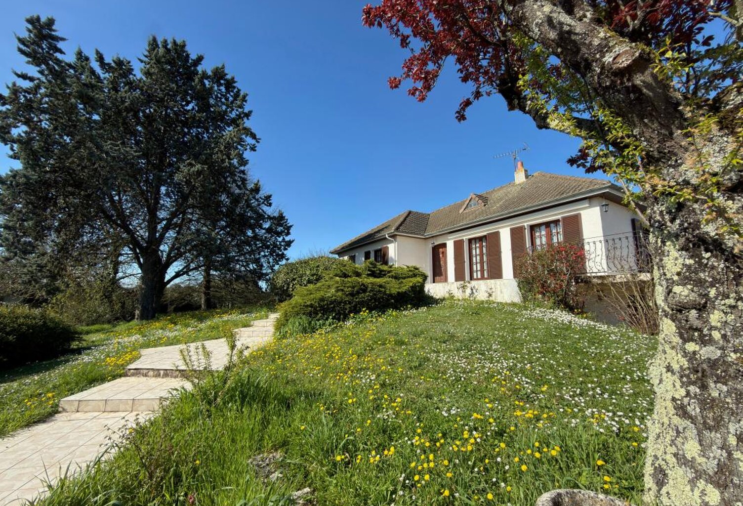 Maison familiale à Poitiers Bugellerie, 135 m², grand terrain et sous-sol complet — photo 1