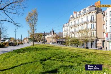 Appartement 5 pièces 296800 €