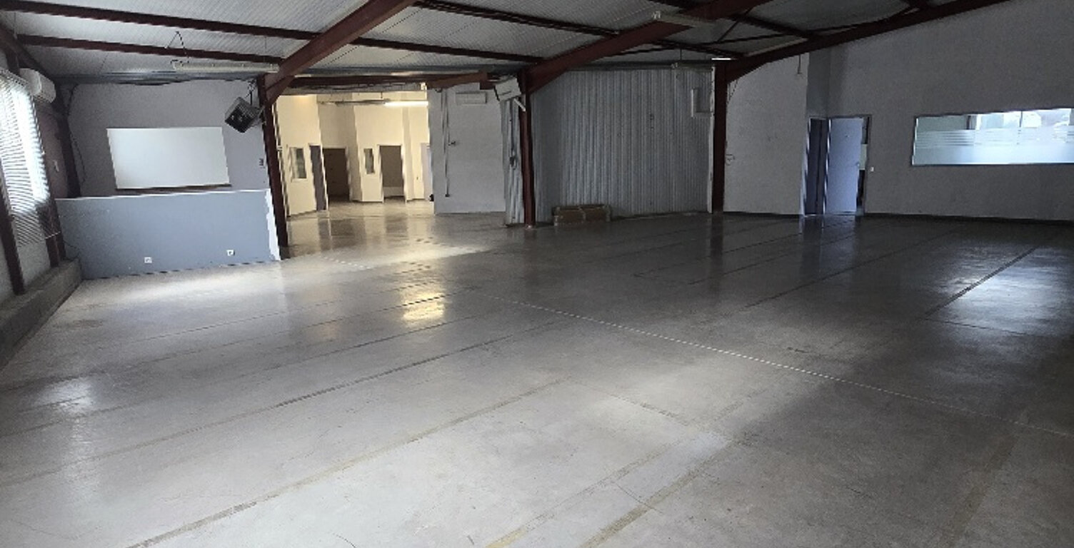 location local avec bâtiment d'activité de  500m2 sur terrai — photo 1