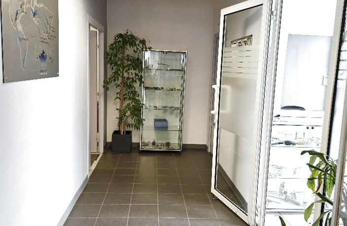 location local avec bâtiment d'activité de  500m2 sur terrai — photo 4