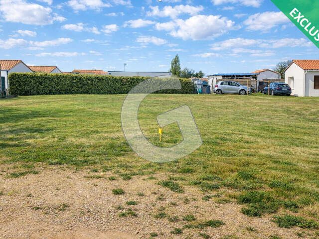 TERRAIN CONSTRUCTIBLE DE 440M²- À VENDRE AUX CONCHES À LONGEVILLE SUR MER — photo du bien