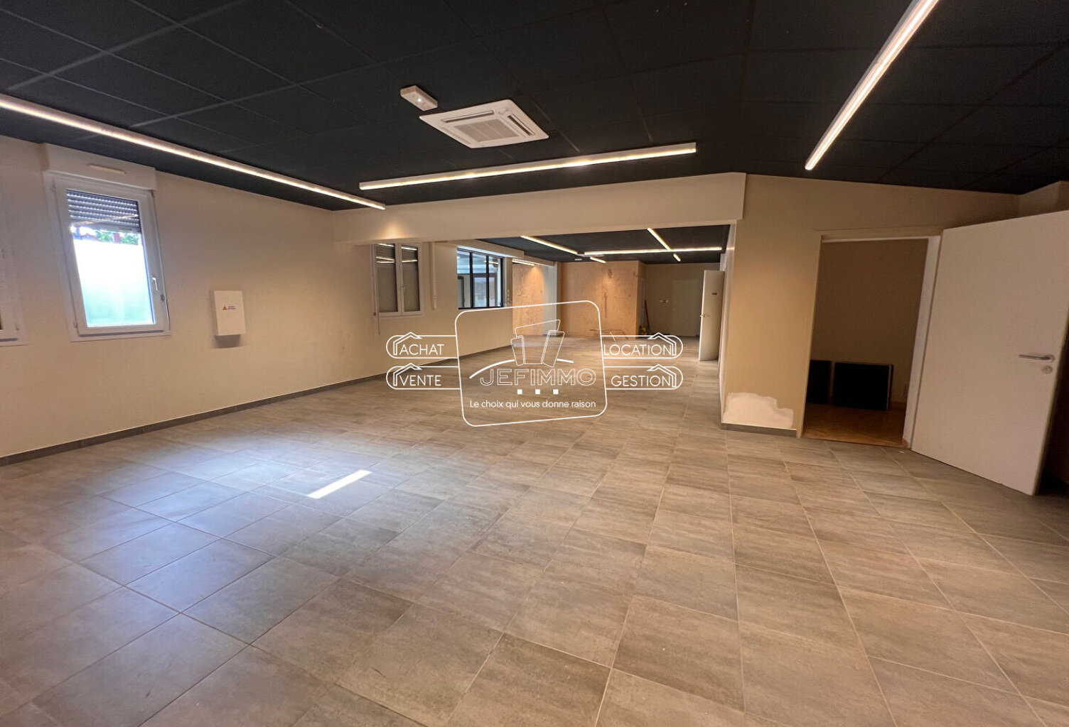 Local commercial / Bureaux de 190 m² — photo 1