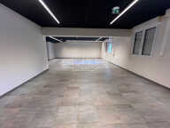Local commercial / Bureaux de 190 m² — photo 2
