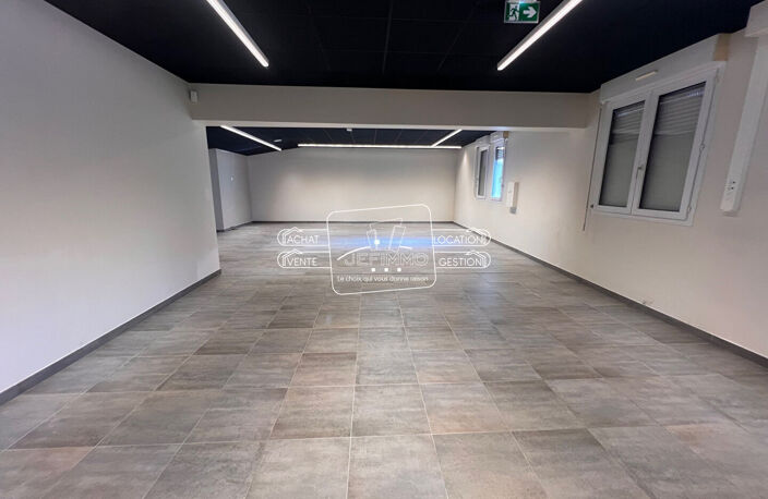 Local commercial / Bureaux de 190 m² — photo 2