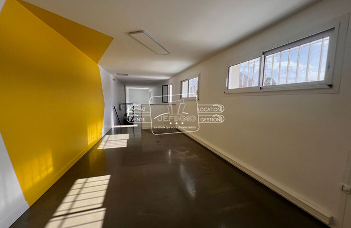 Local commercial / Bureaux de 190 m² — photo 3